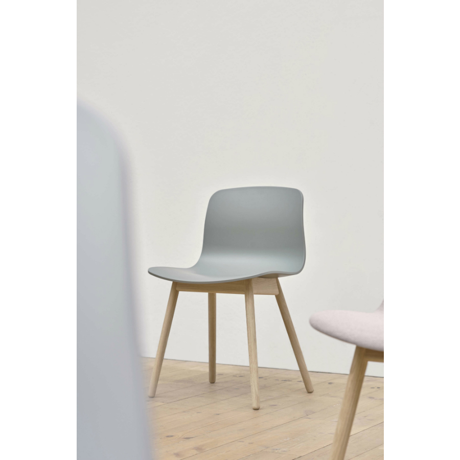 Стул AAC12, белый с черными ножками Hay 931951 - Вид №1