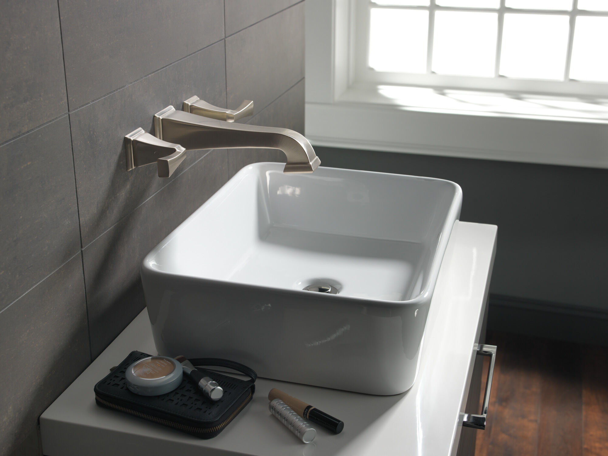 T3551LF-SSWL Накладка для смесителя для ванной комнаты с двумя ручками Delta Faucet Dryden Нержавеющая сталь  - Вид №2