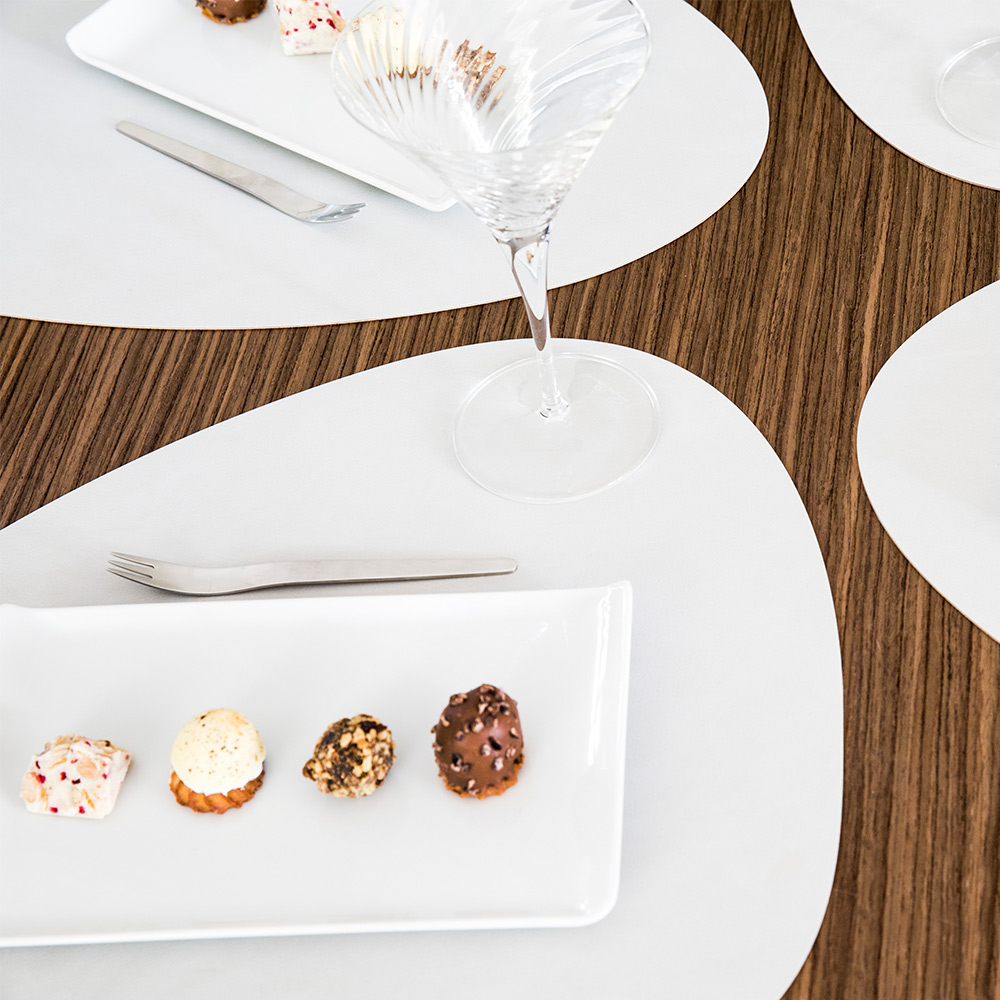 9871 BULL white подстановочная салфетка фигурная фигурная 37х44 см, толщина 2мм;LIND DNA - Вид №1