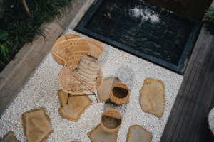 Садовое кресло из синтетического волокна с подлокотниками