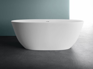 Овальная ванна в центре комнаты в Tecnoblu