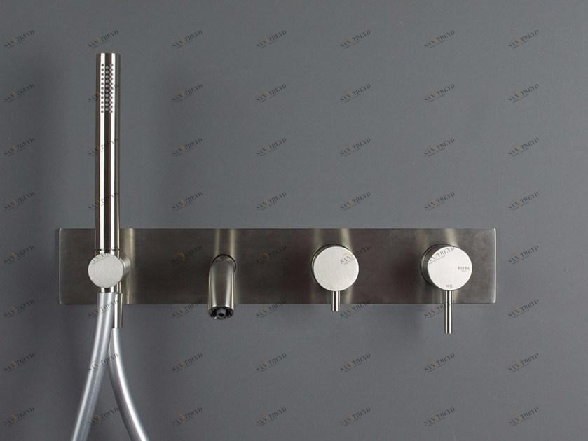 RIFRA Смеситель для душа / ванны настенный с переключателем и ручным душем Forty 1210341/2