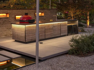 Встроенная кухня на открытом воздухе