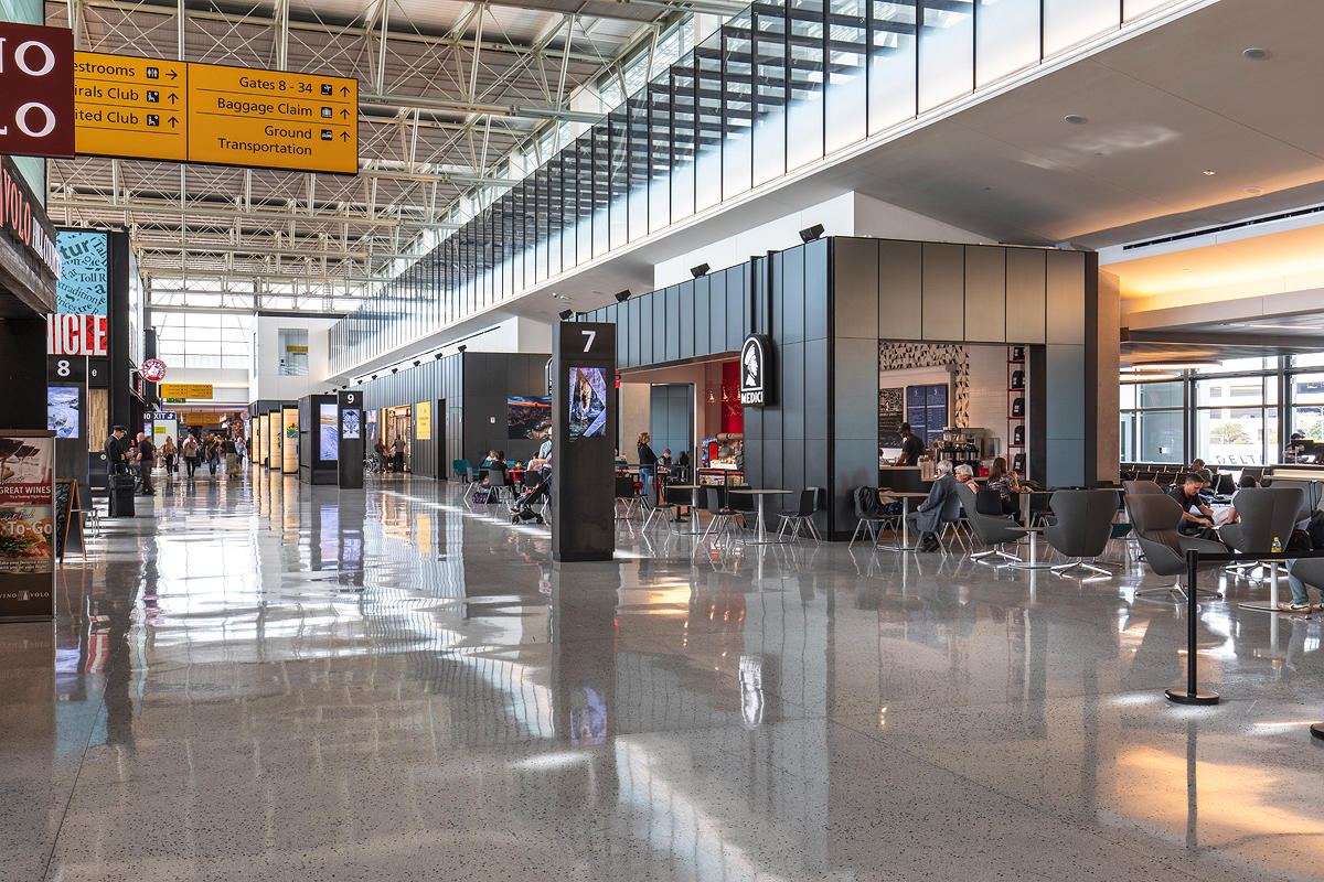 FSRT632 Система обшивки стен Levelr с панелями из вивистрата, слоями стекла в отражающей конфигурации с индивидуальным гравированным рисунком и стандартной отделкой, а также выступами из нержавеющей стали в Frost Tower, сан-антонио, техас Forms-surfaces  - Вид №5