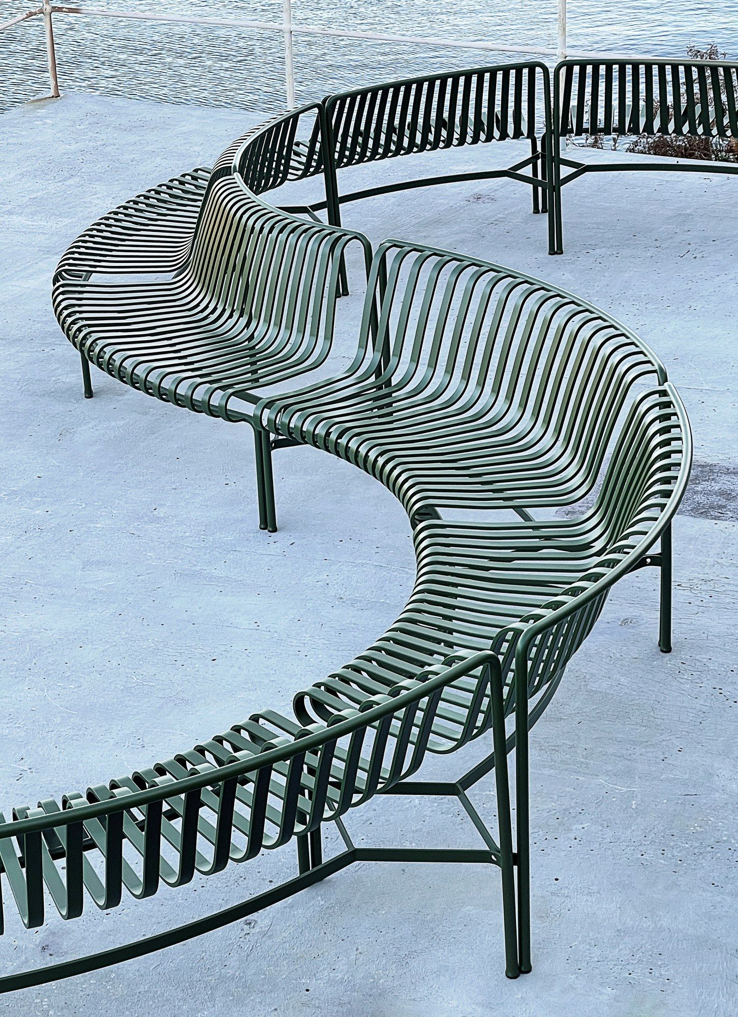 Стальная садовая скамейка с порошковым покрытием со спинкой Hay Палисад ARCH-00074175 - Вид №56