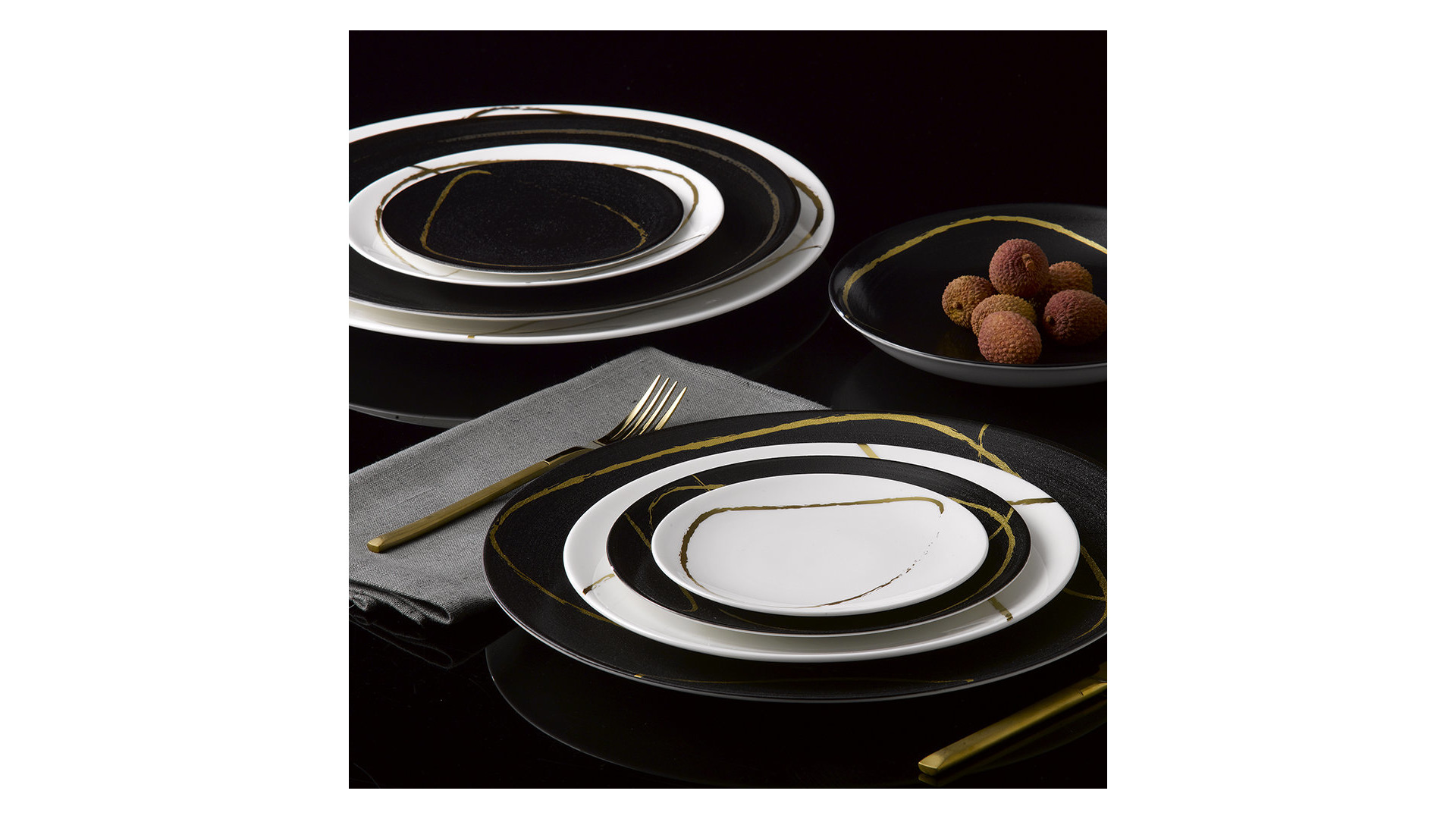 10676156 Royal Crown Derby Набор тарелок закусочных Royal Crown Derby Эскиз. Черный 22см, фарфор, 6шт Фарфор, Керамика  - Вид №2