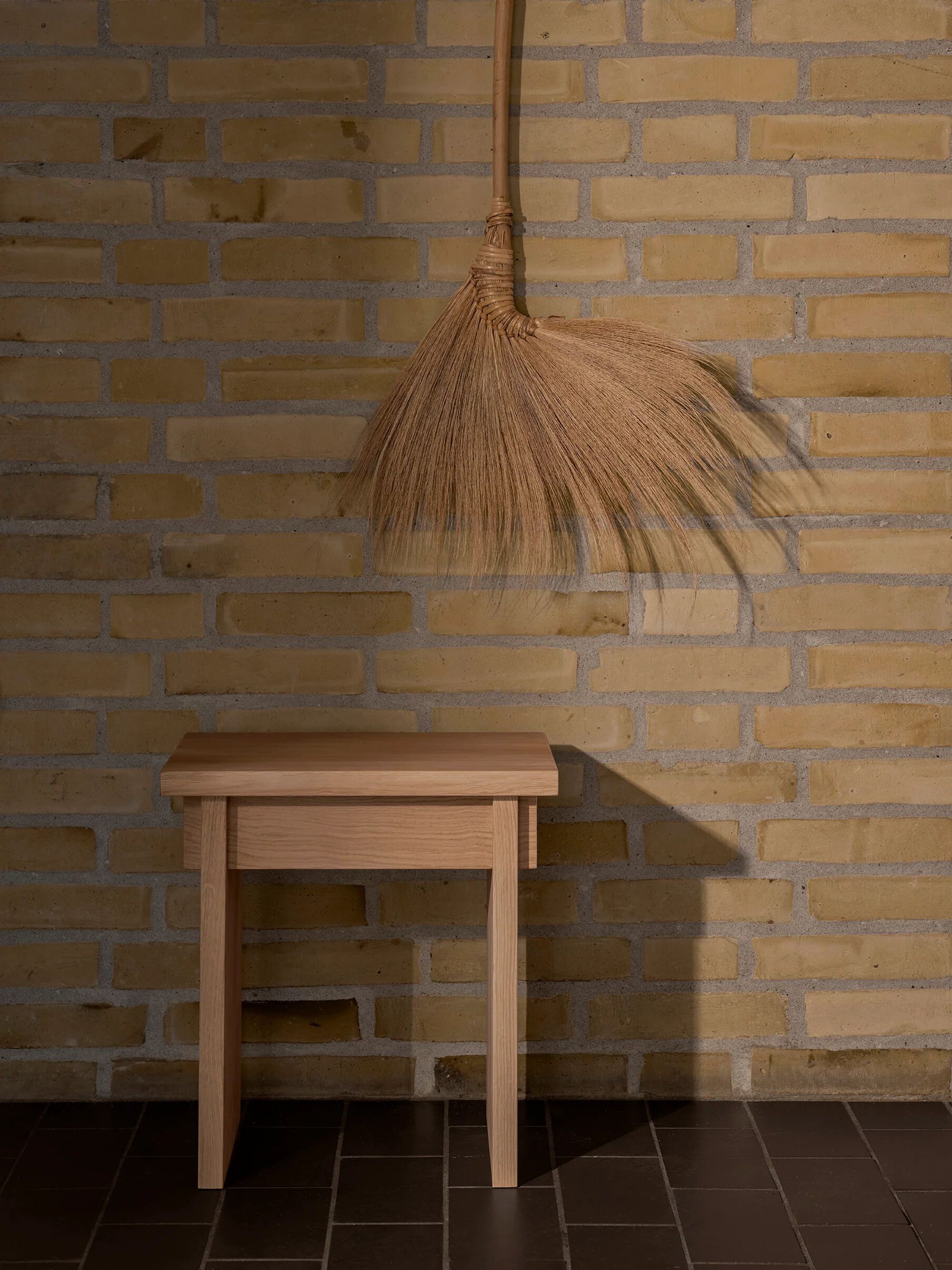 Низкий дубовый стул Kristina Dam Studio ARTISAN ARCH-00081872 - Вид №2