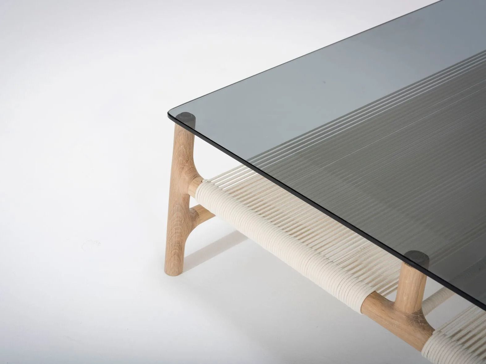 Деревянный и стеклянный квадратный низкий журнальный столик Gazzda Fawn ARCH-00076524 - Вид №3