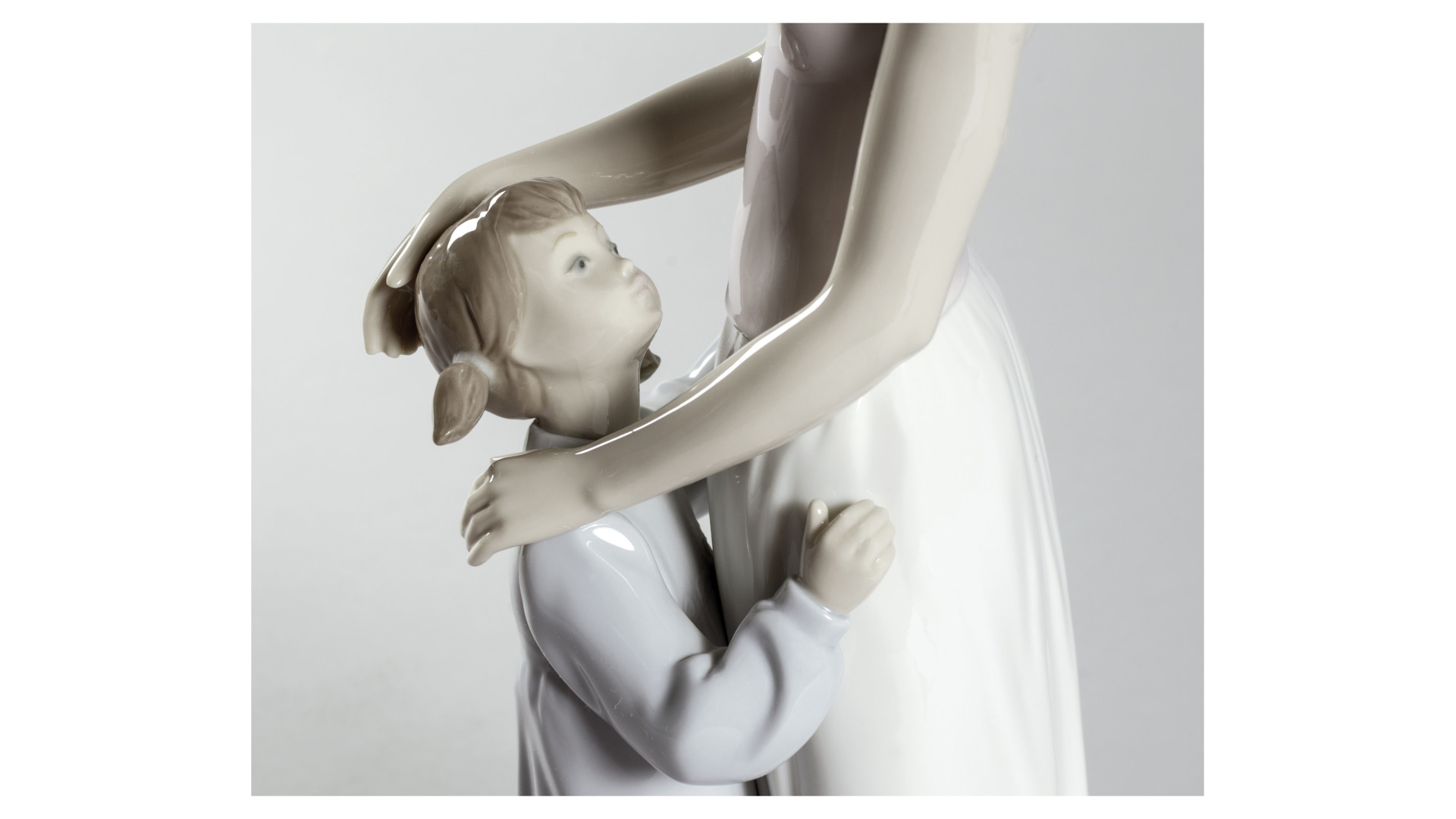 10668998 LLADRO Фигурка Lladro "Мамина дочка" 16x36см Фарфор Lladró  - Вид №3