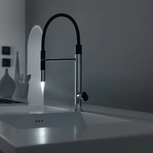 Латунь. DC047. Ручной душ Quadrodesign