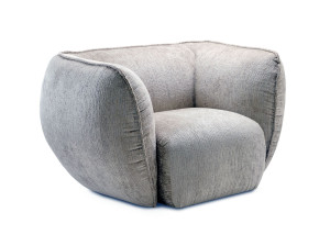 Тканевое кресло с подлокотниками