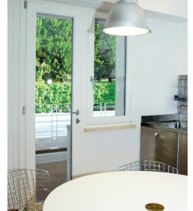 Agostinigroup Французское окно из алюминия и дерева с увеличенным замком