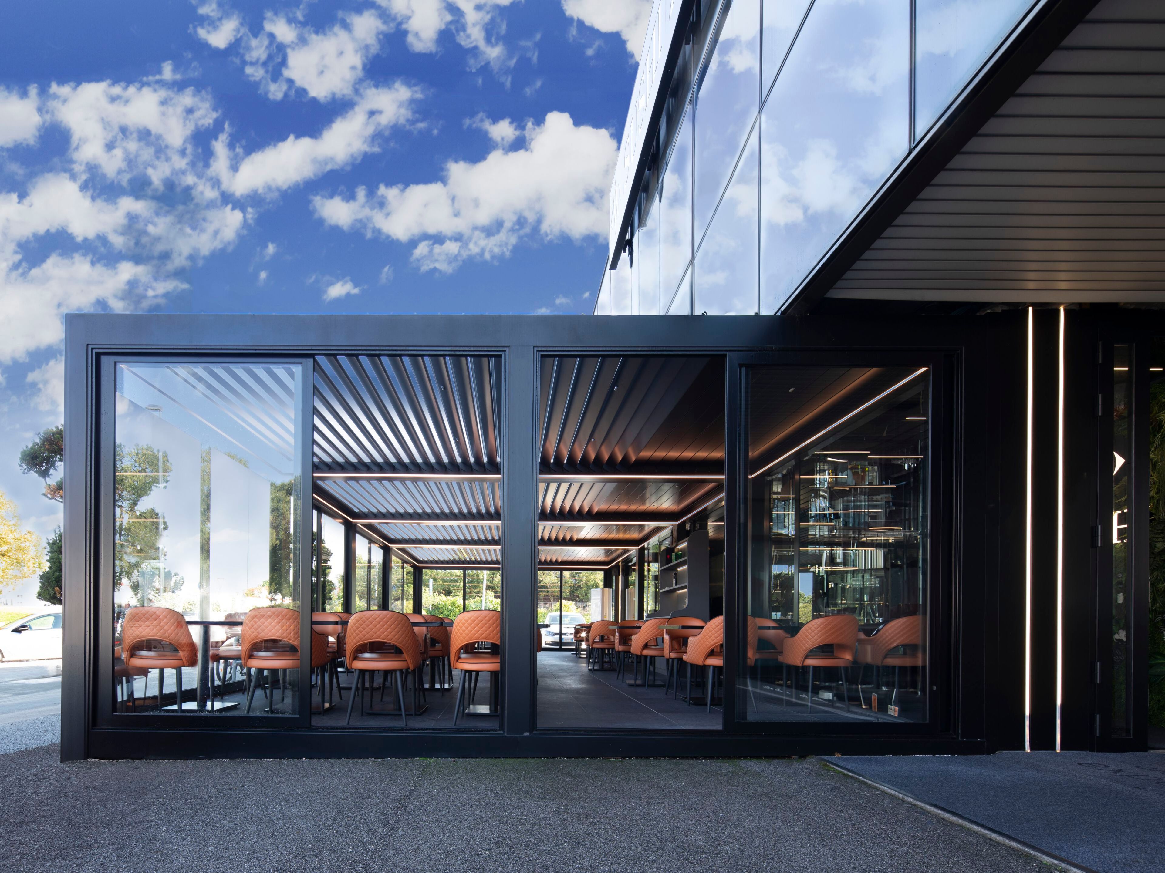 Биоклиматическая беседка из алюминия с поворотными планками YCO WATERPROOF ARCH-00055069