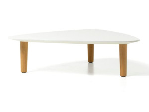 Треугольный низкий журнальный столик из МДФ