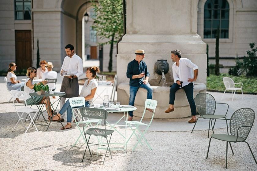 Fermob Штабелируемый стул с подлокотниками со встроенной подушкой Lorette 5722 - Вид №2