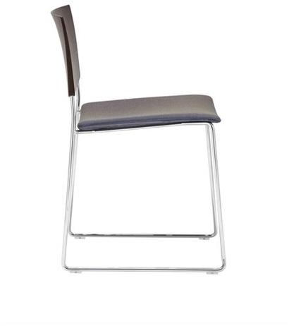 Andreu World Стул из дуба, штабелируемый салазками, со встроенной подушкой Sit Si1207 - Вид №1