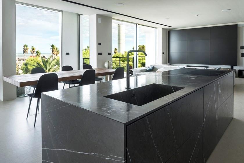 TM Italia Cucine Кухня с островом и системой коринфских каменных стен D90 sun-id-1462370 - Вид №13