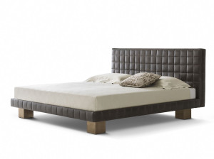 Двуспальная мягкая кровать