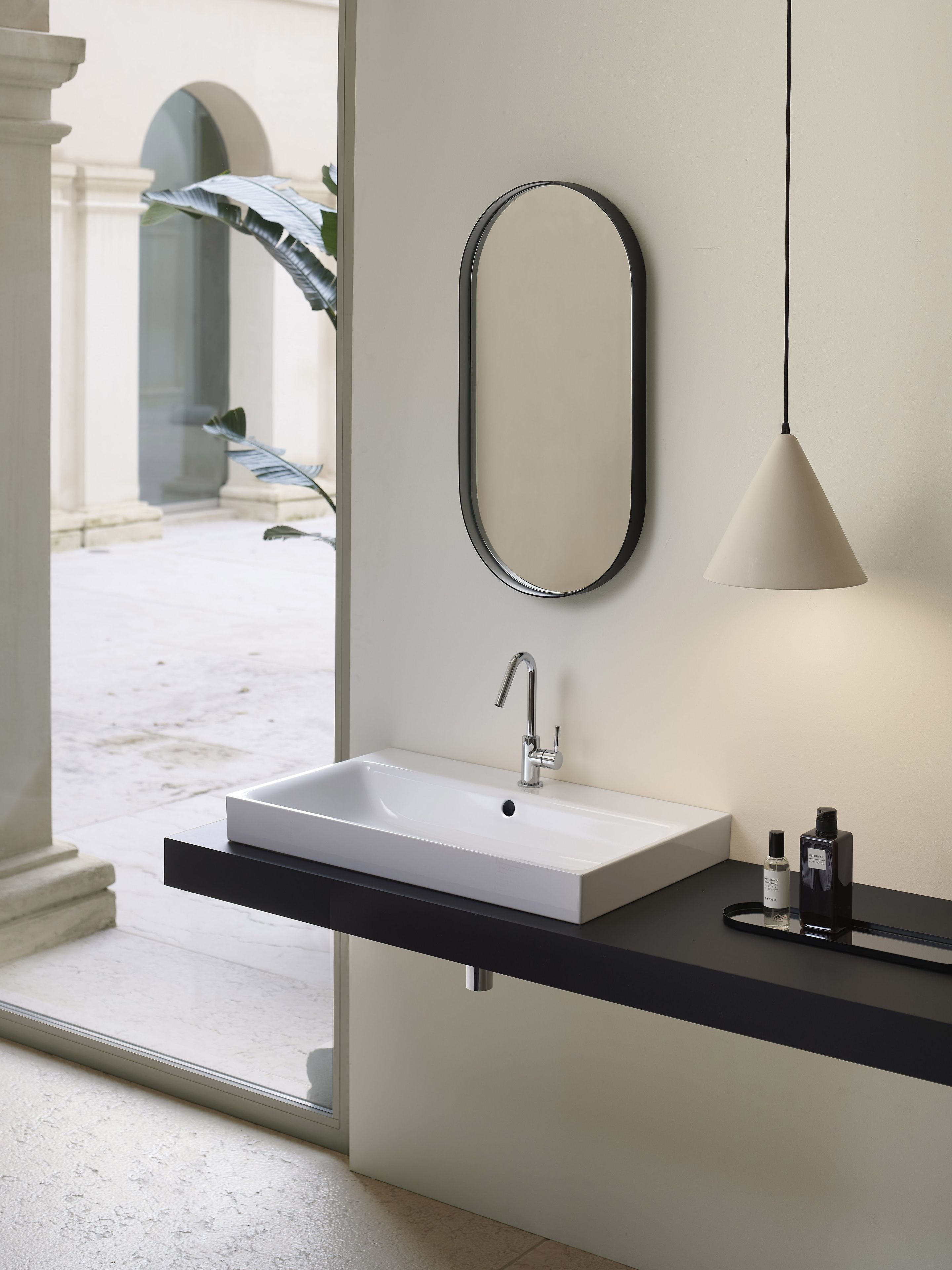 Керамическая прямоугольная раковина с держателем для полотенец GSI ceramica Nubes ARCH-00106335 - Вид №2