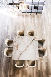 Керамический квадратный стол