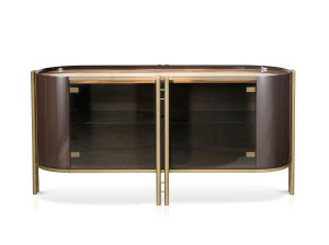 Шкаф из дерева и стекла с распашными дверями