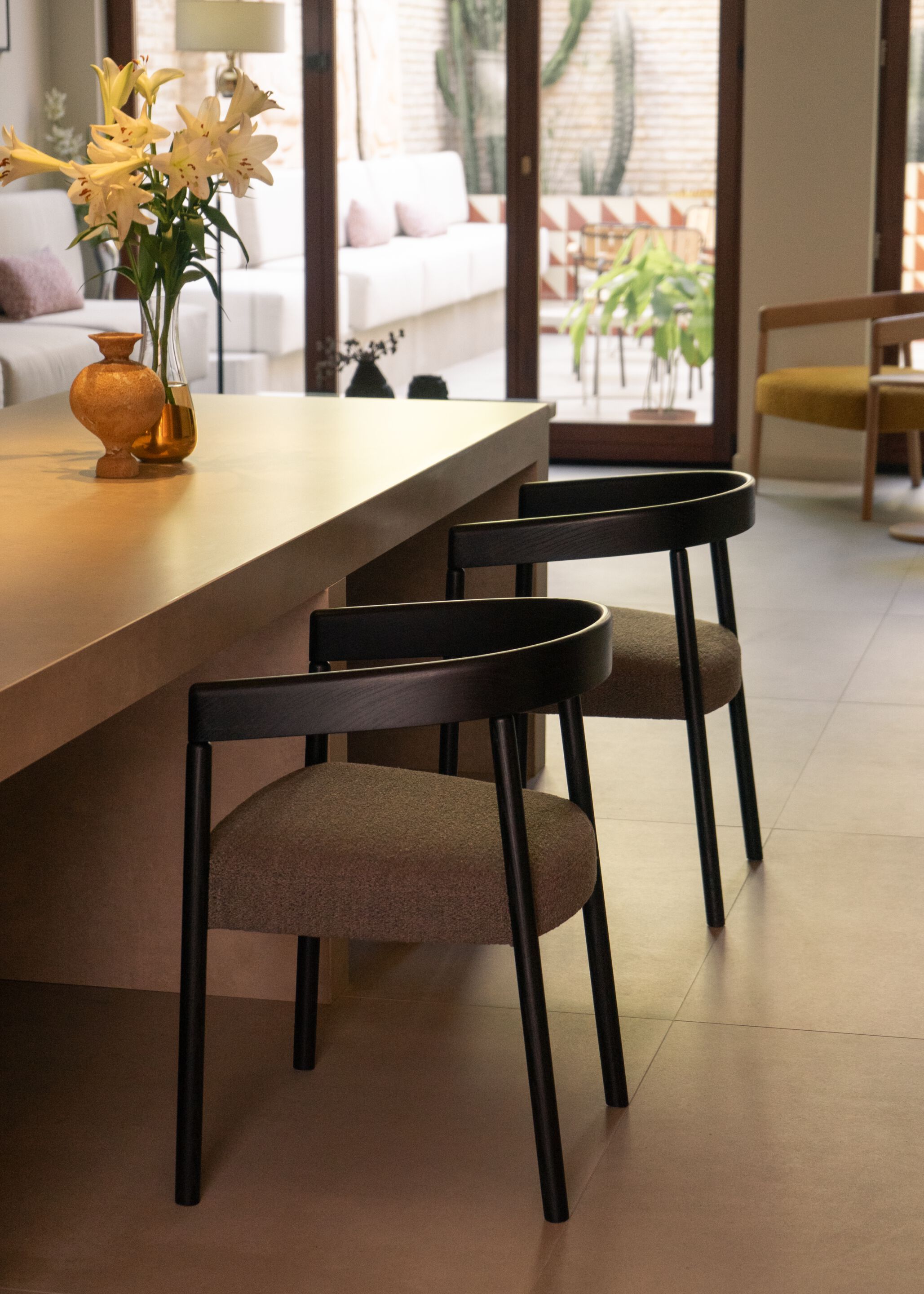 Деревянный стул с мягким сиденьем Omelette Editions Nua ARCH-00009312 - Вид №6