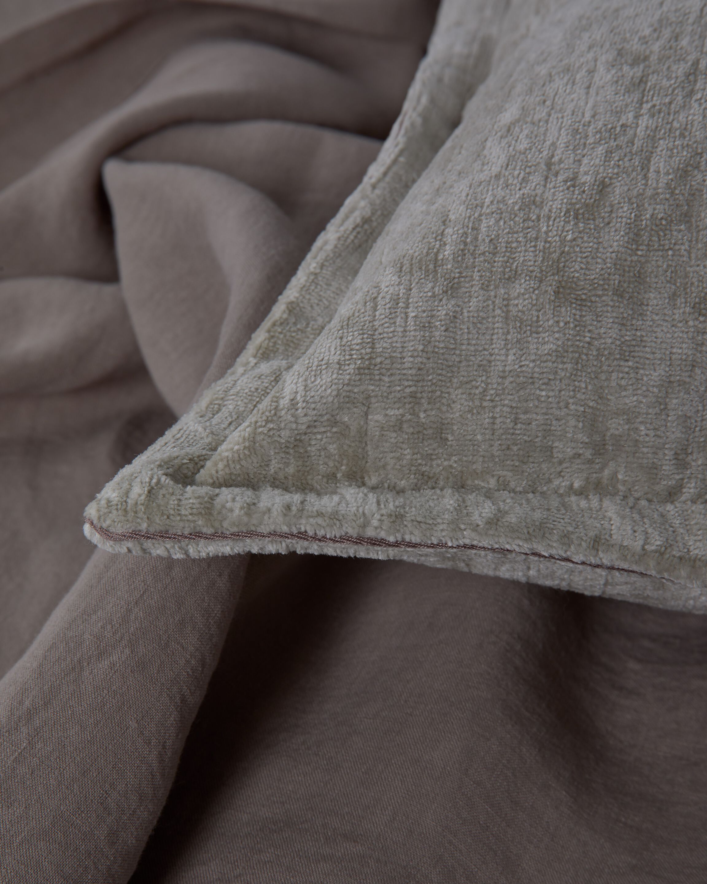 Квадратная подушка из ткани Society Limonta девиз ARCH-00110729 - Вид №5