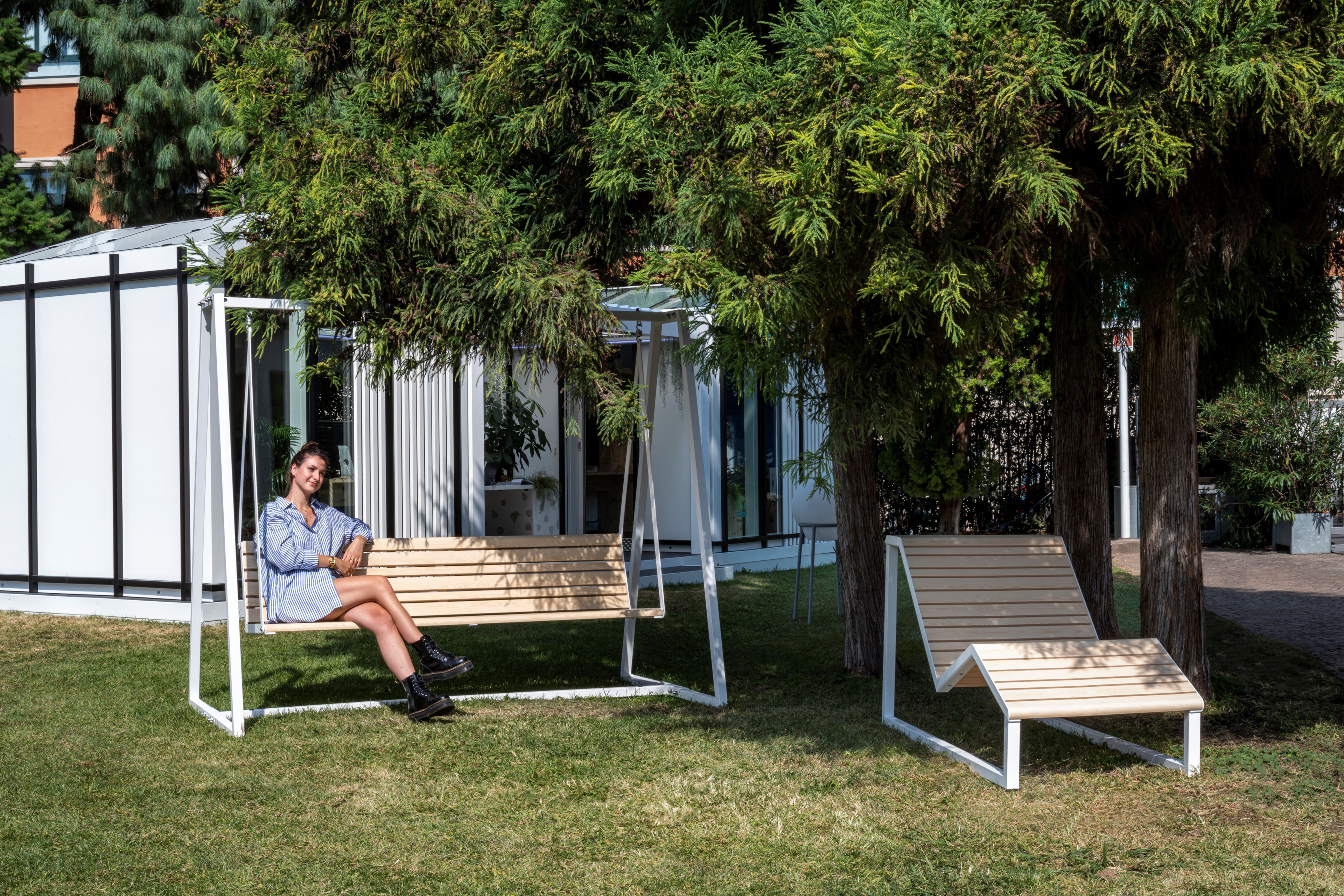 Окрашенная металлическая качалка Urbantime Портфель.h24 ARCH-00120987 - Вид №3