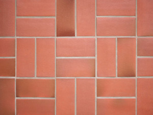 Открытый кирпичный пол