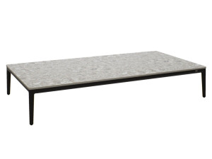 Низкий каменный и металлический журнальный столик