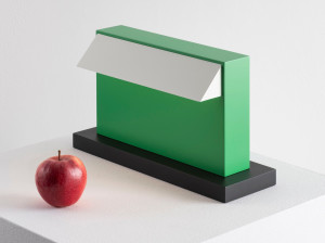 Металлическая настольная лампа