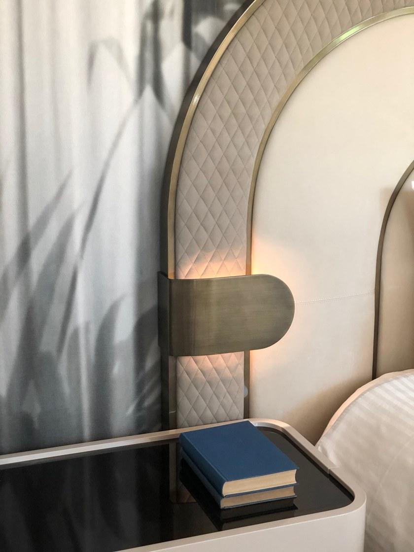 Capital Collection Прикроватная тумбочка из лакированной древесины с ящиками Eden sun-id-1401063 - Вид №3