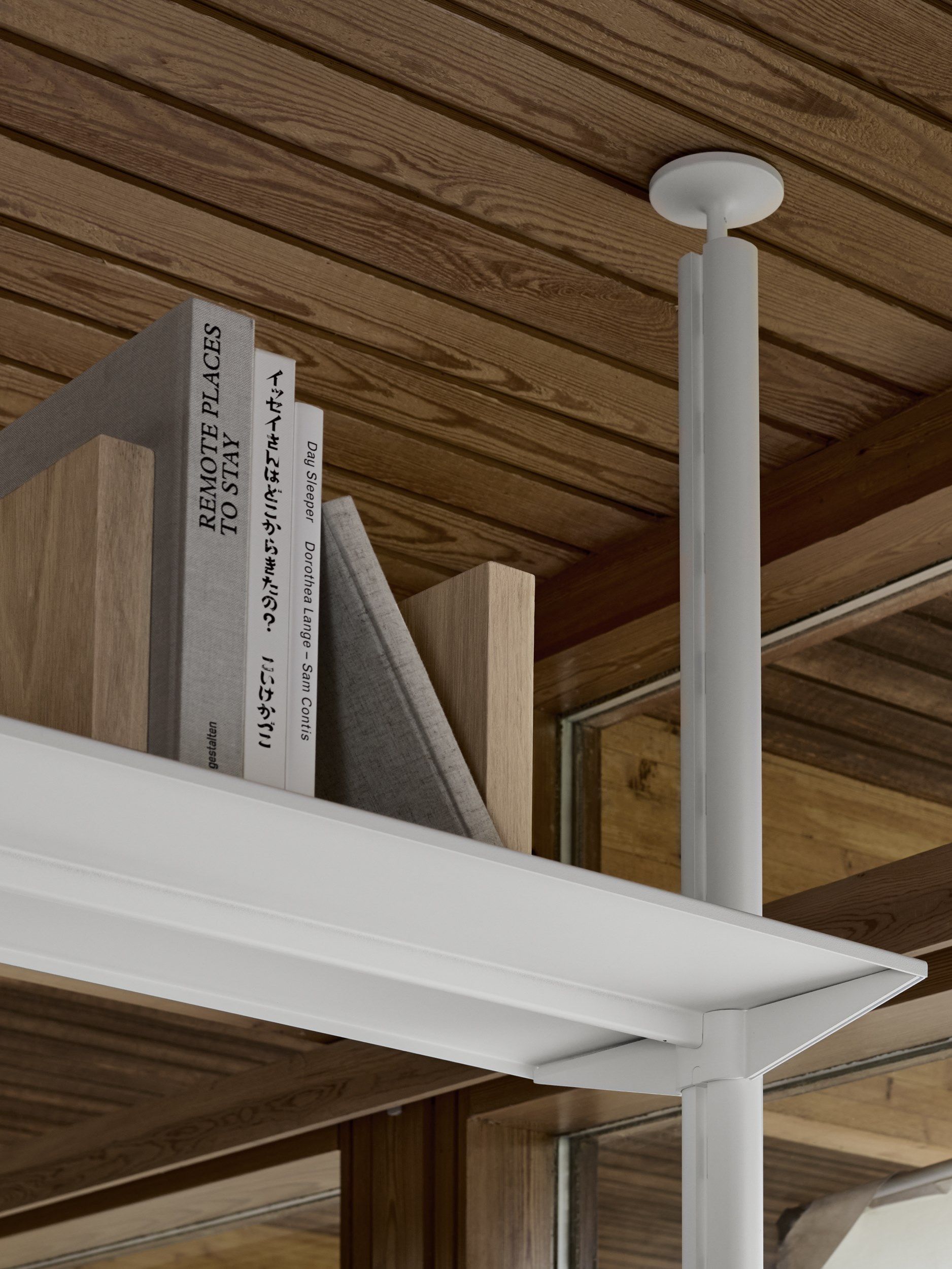 Книжный шкаф из алюминия и дерева с креплением пол-потолок String Furniture Pira ARCH-00108693 - Вид №9