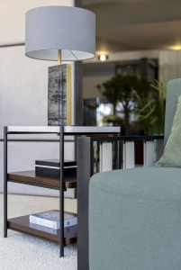 Квадратный журнальный столик из бронзы и дерева