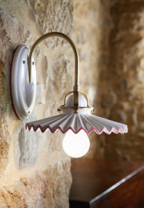 Керамический настенный светильник с фиксированной рукояткой