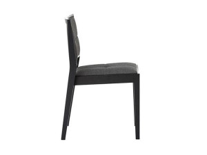 Штабелируемый стул из массива дерева с мягким сиденьем