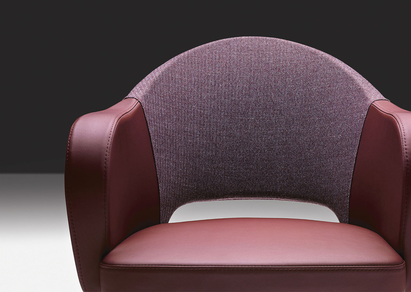 Agatha 047 Кресло со стальным каркасом на 4 ножках. Сиденье и спинка мягкие. Et al. Agatha - Вид №2