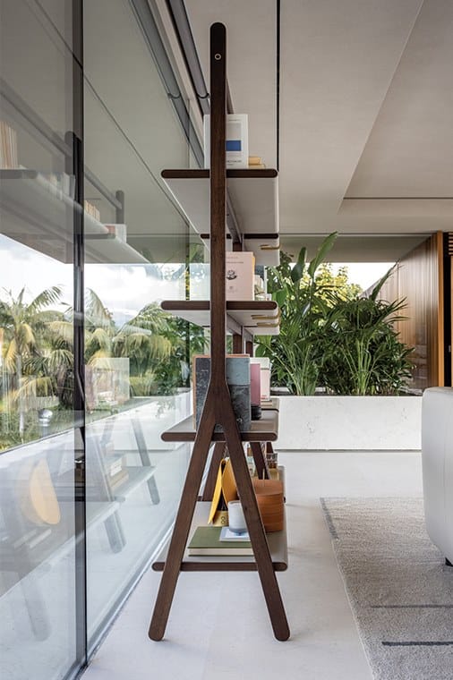 Деревянный самонесущий двухсторонний книжный шкаф Poltrona Frau коллекция-мебель и аксессуары ARCH-00033344 - Вид №5