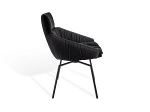 Мягкий стул с крестообразной рамой и низкими подлокотниками