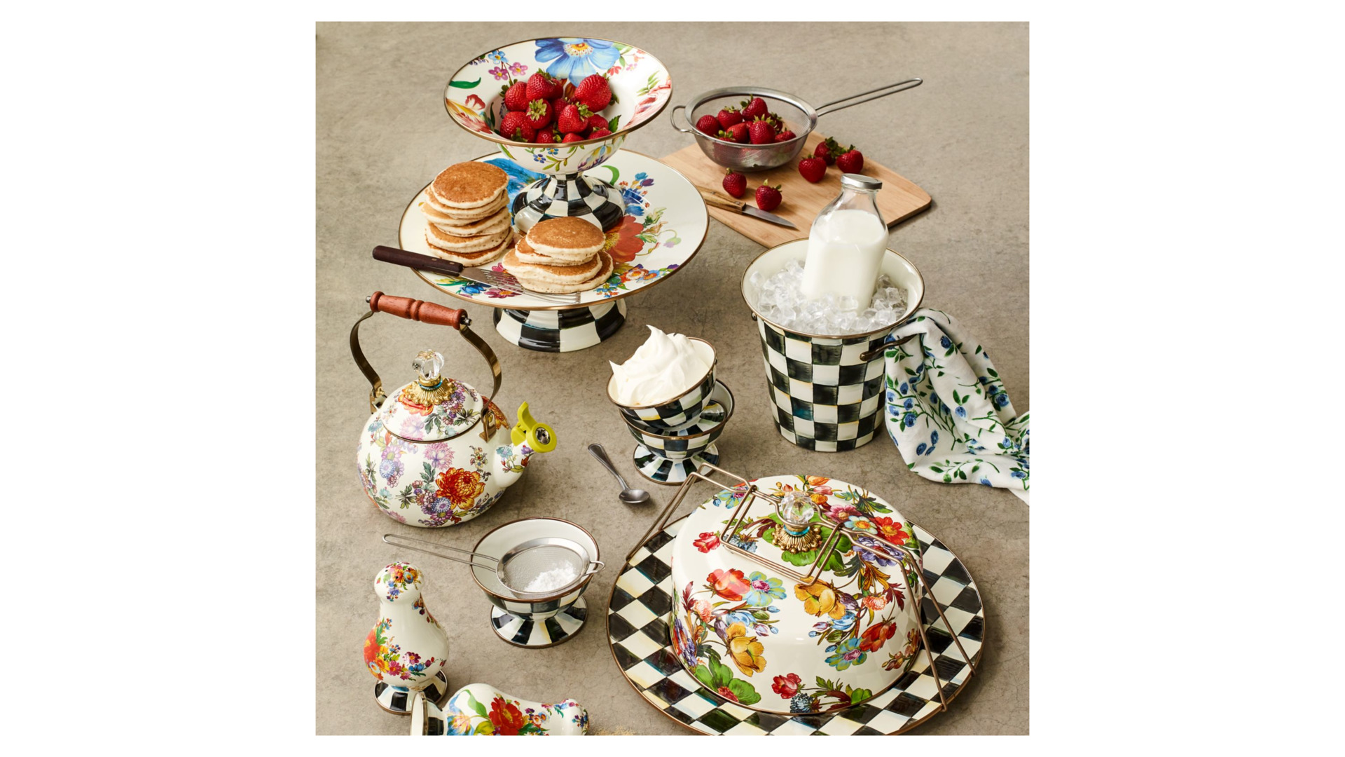 10654510 Mackenzie-Childs Блюдо сервировочное на подставке 40см (белое) Flower Market Сталь  - Вид №1