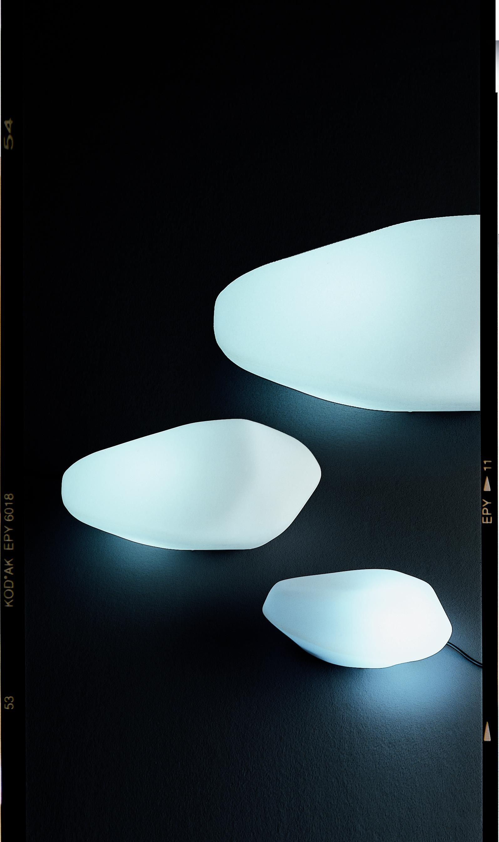Полиэтиленовая светодиодная наружная настольная лампа Oluce Stones of glass ARCH-00104620 - Вид №3