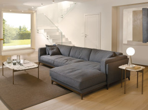 Тканевый диван с полуостровом