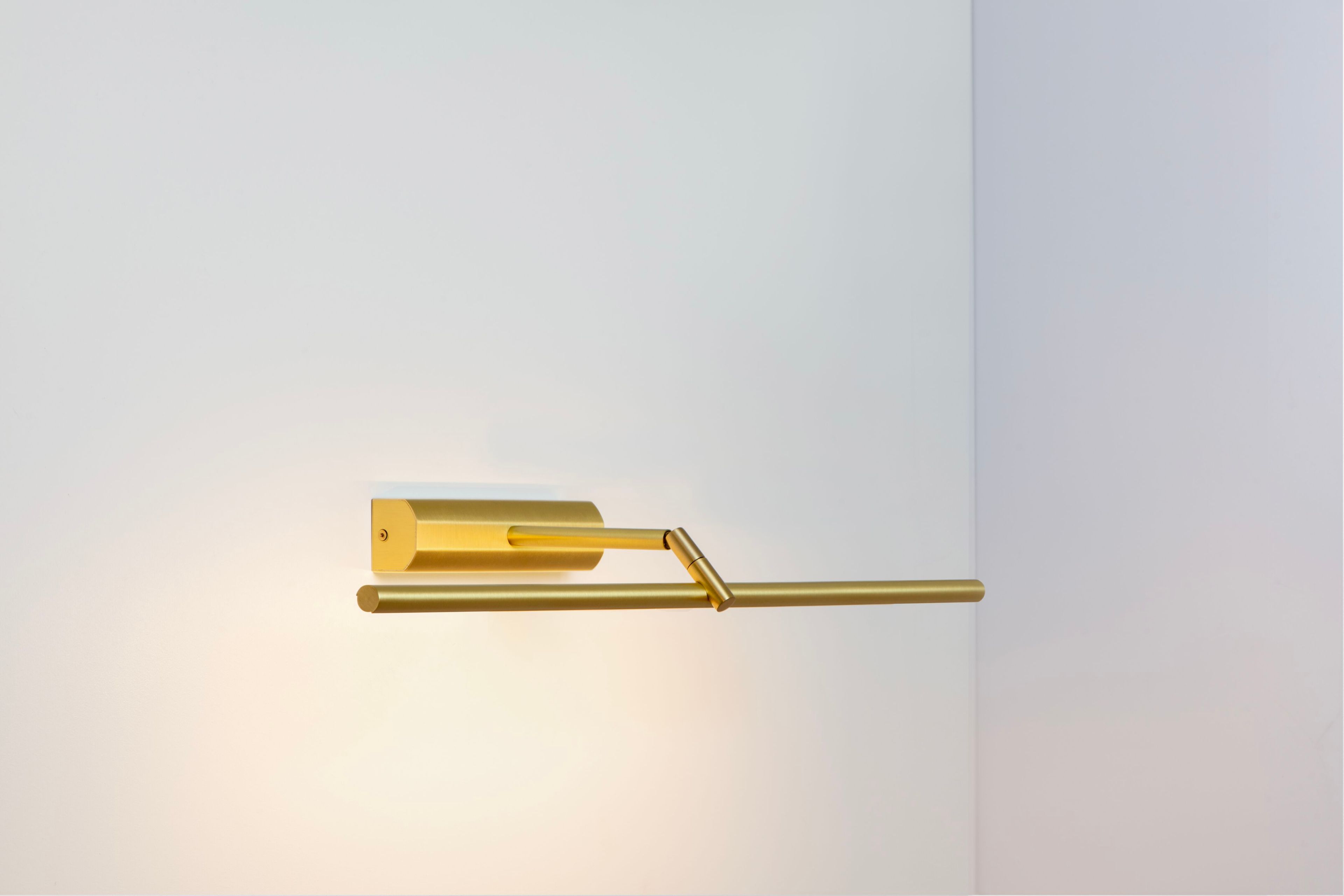 Латунный светодиодный настенный светильник для картин CVL Luminaires Airy ARCH-00060345 - Вид №12