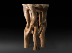 Высокий деревянный журнальный столик