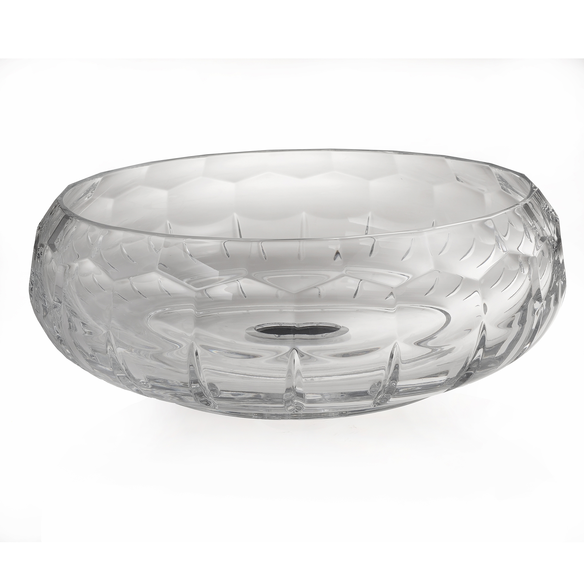 CBGIO 3SC Умывальник из хрусталя 24% Pbo, выгравированный полностью вручную. Скосы имеют сотовый дизайн в верхней части и глубокие вырезы, идущие от основания, образуя гармоничное и светящееся целое. Размеры: Диаметр см. 42 — ч. см. 16 Умывальник поставля Treesseci 3SC CLASSICO