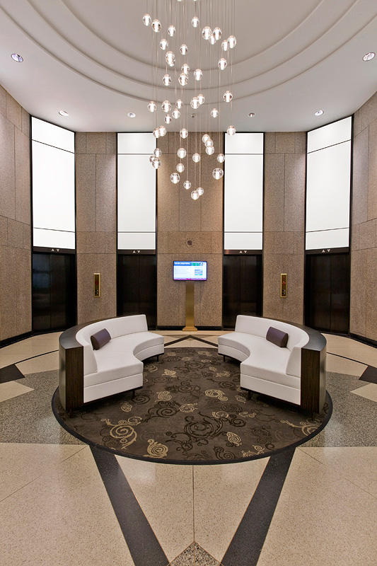 FSRT680 Система облицовки стен Levele с плавающими панелями и индивидуальными угловыми деталями из плавленого нейзильбера с льняной отделкой в ​​техасском страховании жизни, уэйко, техас Forms-surfaces  - Вид №20