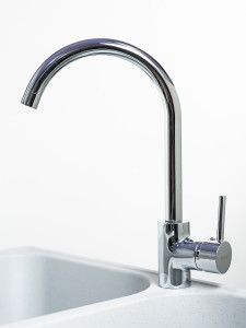 R6501 Смеситель для кухни однорычажный, боковой Raiber Focus