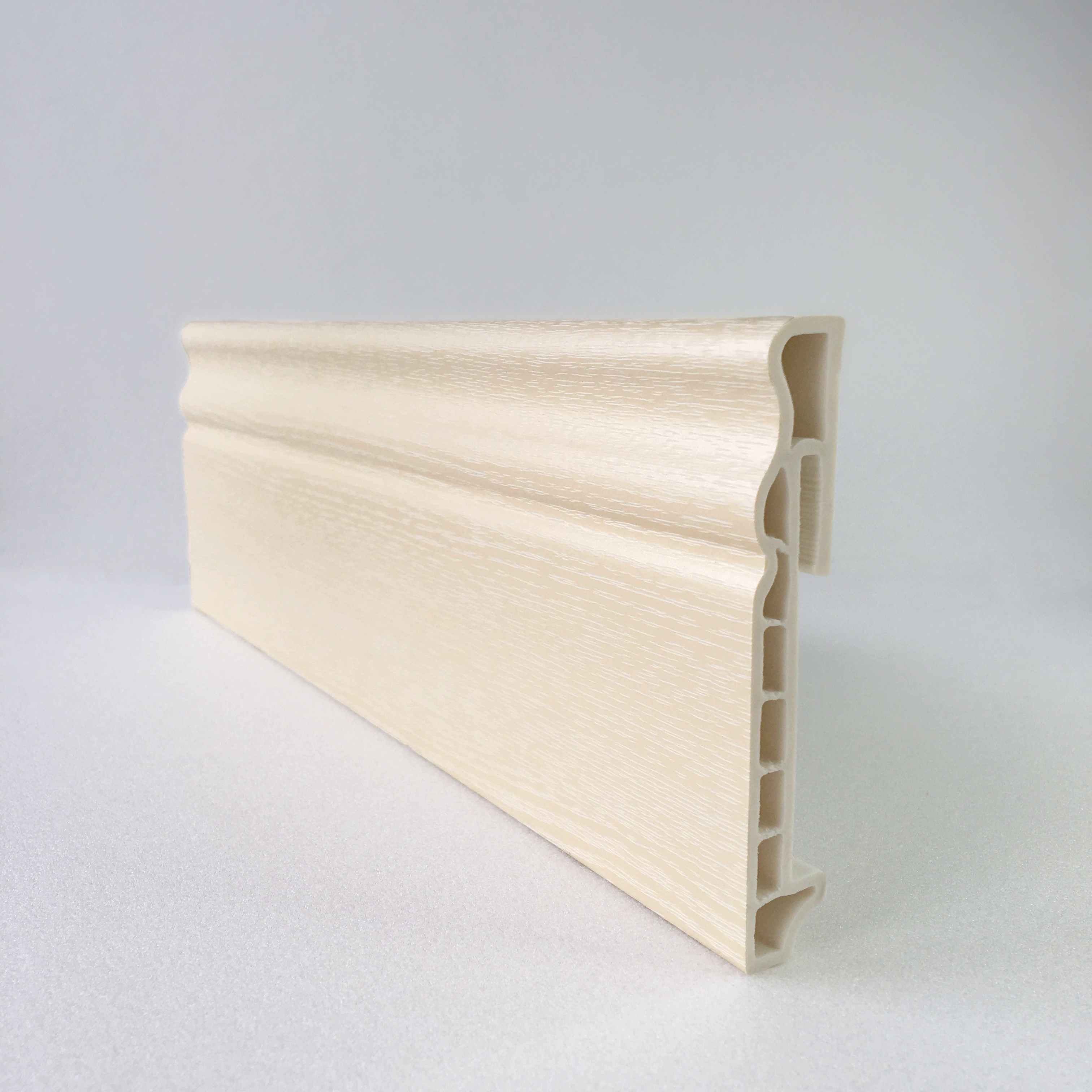 Напольный плинтус  Ясень ваниль 100мм DEKOR PANEL DP035