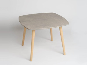 Квадратный журнальный столик