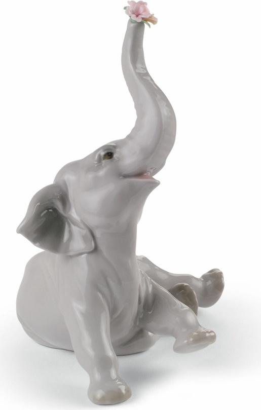 10669052 LLADRO Фигурка Lladro "Слоненок с розовым цветком" 14x12см Фарфор Lladró 